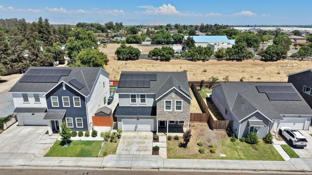 454 S Apricot Avenue, Fresno, CA 93727