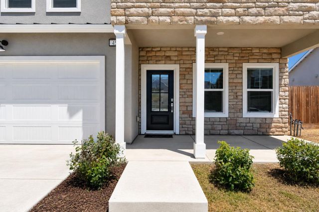 454 S Apricot Avenue, Fresno, CA 93727