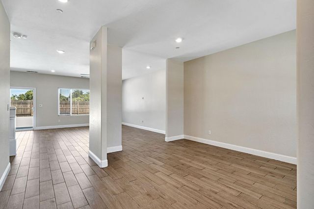 454 S Apricot Avenue, Fresno, CA 93727