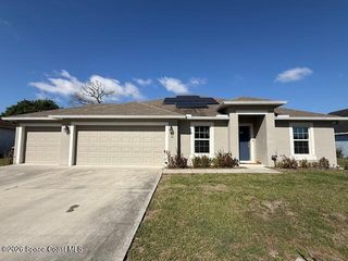 140 Nadell Avenue NW, Palm Bay, FL 32907