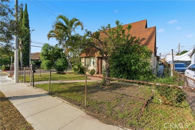 4101 E 57th St, Maywood, CA 90270