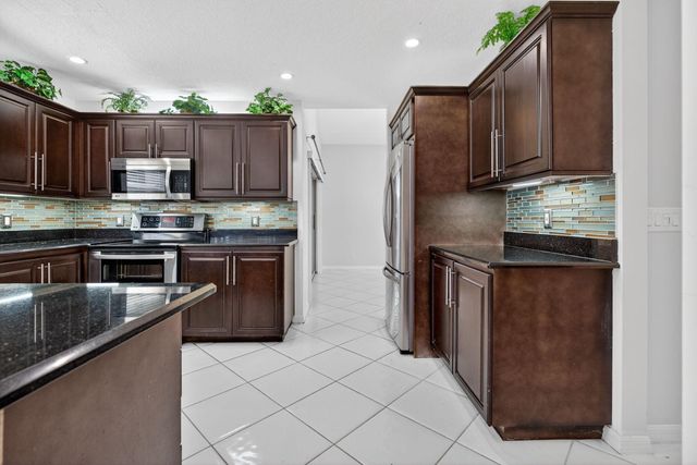 7004 Galleon Cove Circle, Riviera Beach, FL 33418
