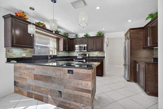 7004 Galleon Cove Circle, Riviera Beach, FL 33418