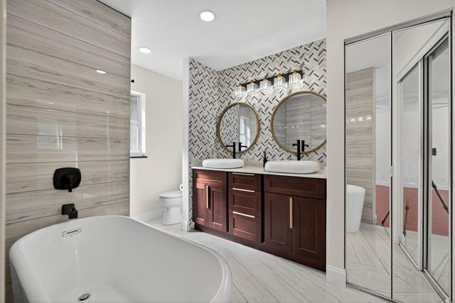 7004 Galleon Cove Circle, Riviera Beach, FL 33418