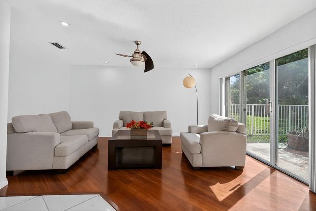 7004 Galleon Cove Circle, Riviera Beach, FL 33418