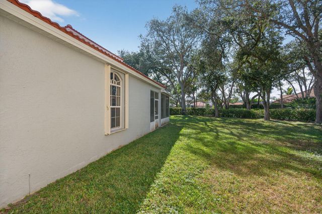 7004 Galleon Cove Circle, Riviera Beach, FL 33418