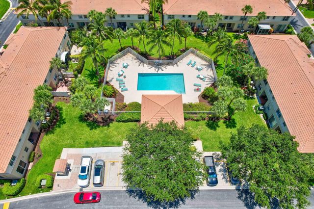 7004 Galleon Cove Circle, Riviera Beach, FL 33418