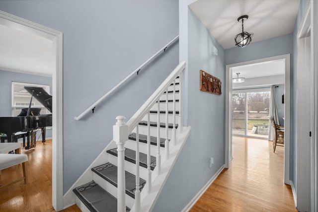 4113 Whispering Ridge PASS, Franklin, WI 53132