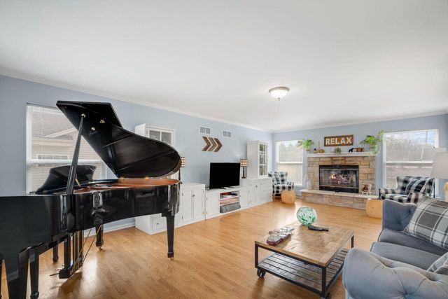 4113 Whispering Ridge PASS, Franklin, WI 53132