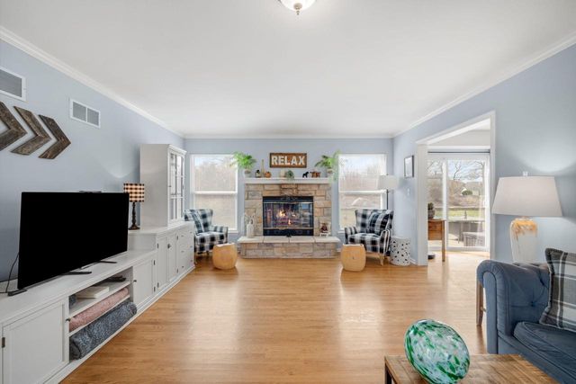 4113 Whispering Ridge PASS, Franklin, WI 53132