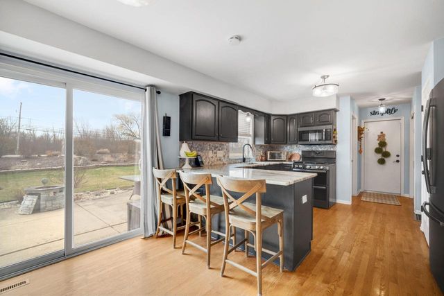 4113 Whispering Ridge PASS, Franklin, WI 53132