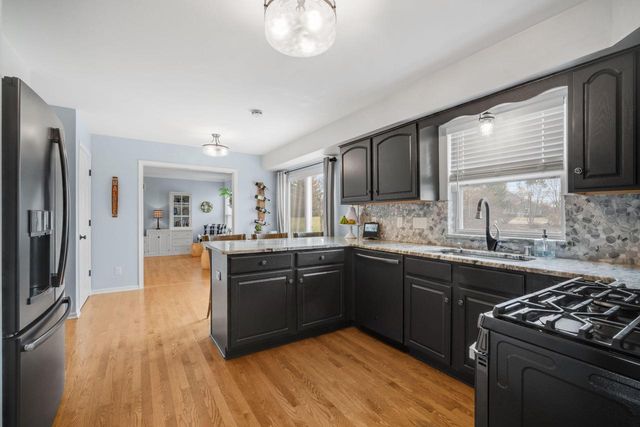 4113 Whispering Ridge PASS, Franklin, WI 53132