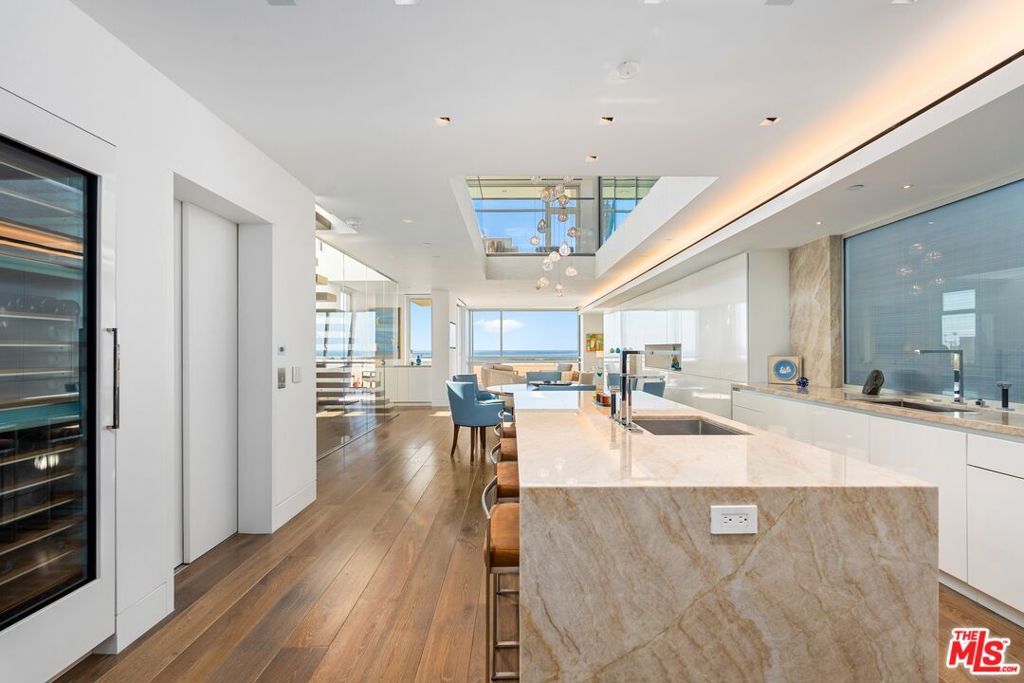 2505 Ocean Front Walk, Venice, CA 90291 — photo 4
