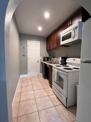 118 SW 12th Avenue, Delray Beach, FL 33444