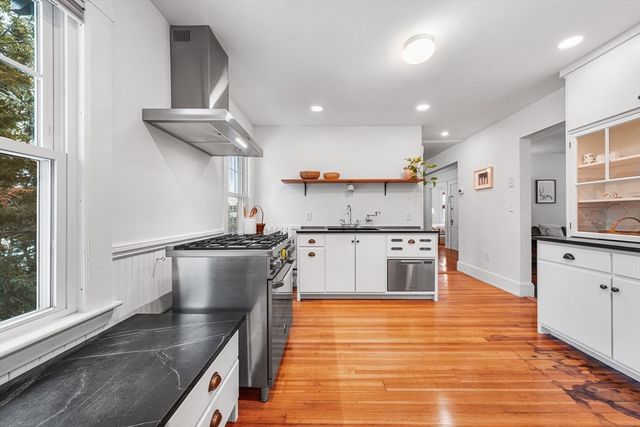 79 Bedford St 79, Lexington, MA 02420