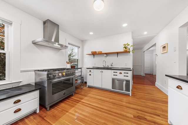 79 Bedford St 79, Lexington, MA 02420