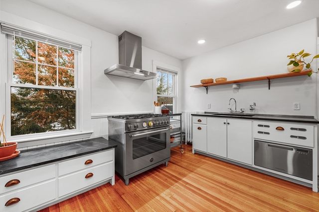 79 Bedford St 79, Lexington, MA 02420