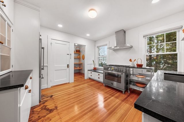 79 Bedford St 79, Lexington, MA 02420
