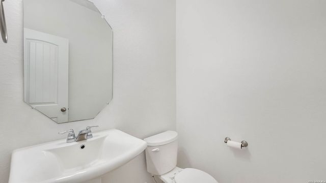 219 Kilmarnock, Boerne, TX 78015