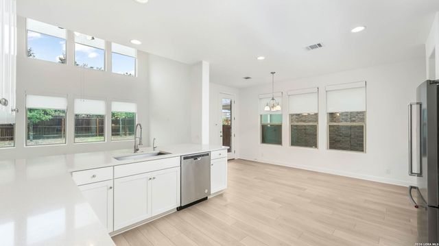 219 Kilmarnock, Boerne, TX 78015