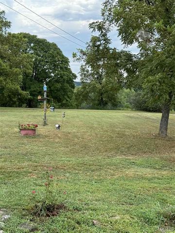 105 Sudhammer Road, Iberia, MO 65486