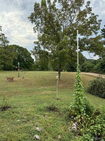 105 Sudhammer Road, Iberia, MO 65486