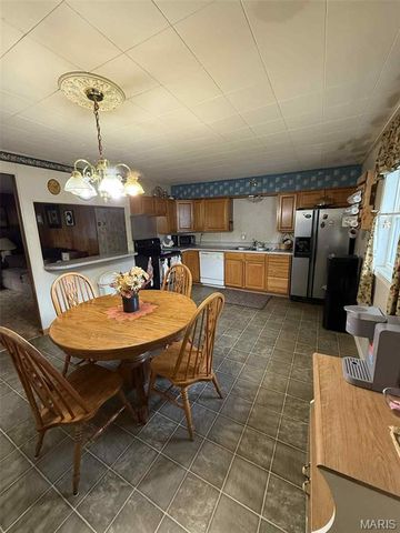 105 Sudhammer Road, Iberia, MO 65486