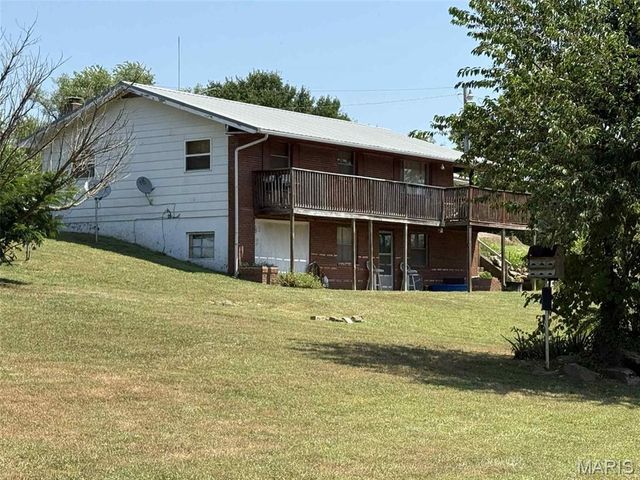 105 Sudhammer Road, Iberia, MO 65486