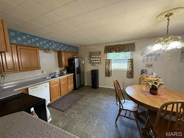 105 Sudhammer Road, Iberia, MO 65486