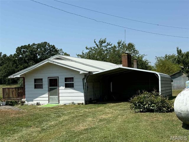 105 Sudhammer Road, Iberia, MO 65486