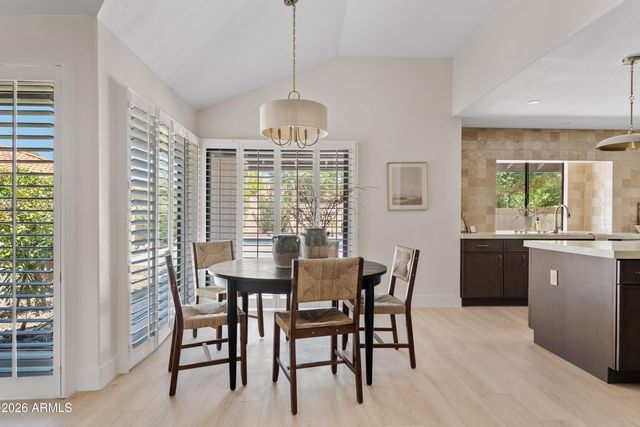 10008 E SUNNYSLOPE Lane, Scottsdale, AZ 85258