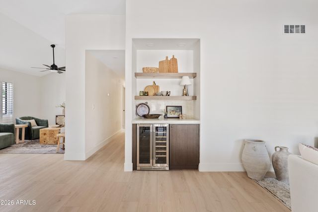 10008 E SUNNYSLOPE Lane, Scottsdale, AZ 85258