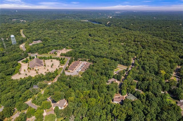 9 Wantage Lane, Bella Vista, AR 72714