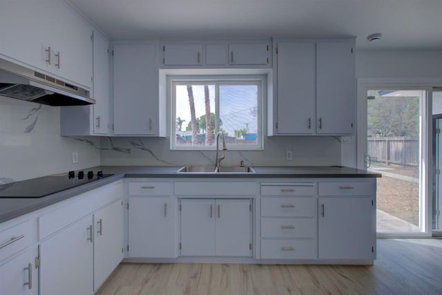 1111 Richland Ave, Modesto, CA 95351