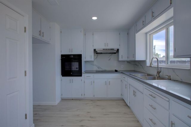 1111 Richland Ave, Modesto, CA 95351