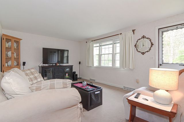 11 Kingsley Rd, Norton, MA 02766