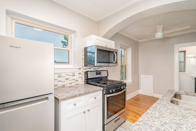 428 Park Boulevard 7, Glen Ellyn, IL 60137