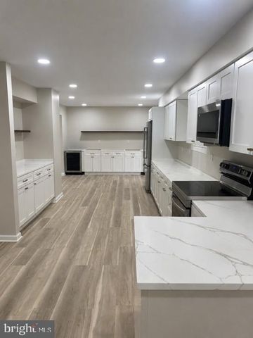8 VILLANOVA CT, Berlin, NJ 08009
