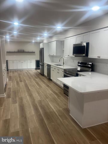 8 VILLANOVA CT, Berlin, NJ 08009
