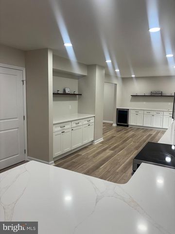 8 VILLANOVA CT, Berlin, NJ 08009