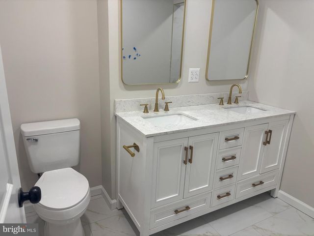 8 VILLANOVA CT, Berlin, NJ 08009