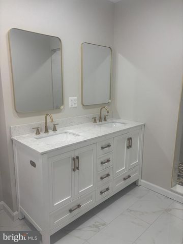 8 VILLANOVA CT, Berlin, NJ 08009