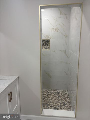 8 VILLANOVA CT, Berlin, NJ 08009