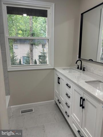 8 VILLANOVA CT, Berlin, NJ 08009
