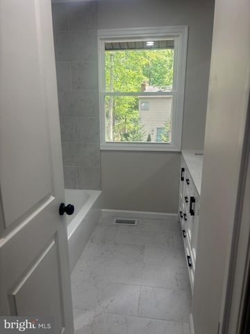 8 VILLANOVA CT, Berlin, NJ 08009