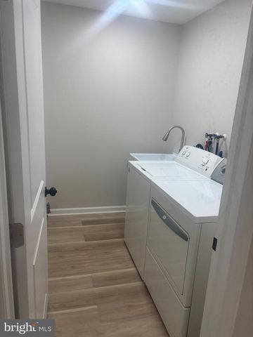 8 VILLANOVA CT, Berlin, NJ 08009