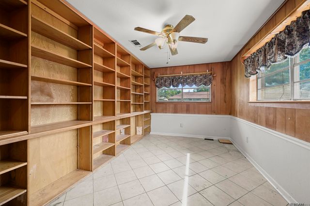 6720 Avocado Dr, Baton Rouge, LA 70812