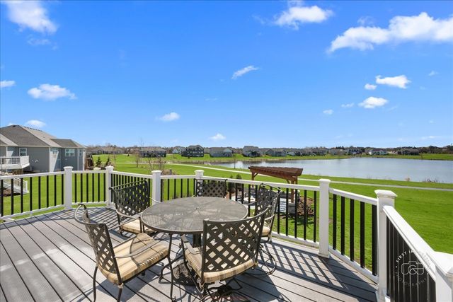 39W509 Norton Lake Drive, St. Charles, IL 60175