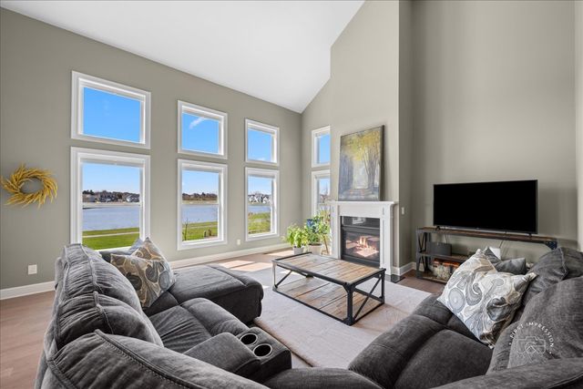 39W509 Norton Lake Drive, St. Charles, IL 60175