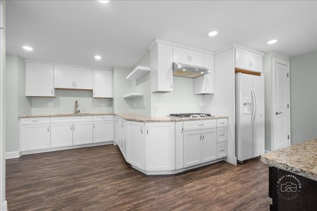 39W509 Norton Lake Drive, St. Charles, IL 60175